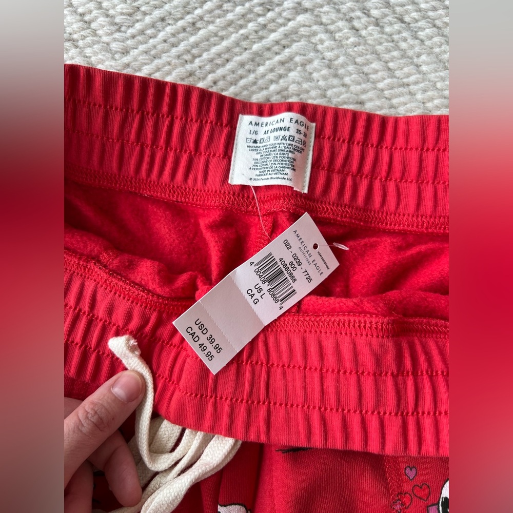 NWT American Eagle Red Love Snoopy Joggers sz Large - Picture 4 of 6